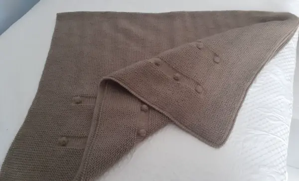 Manta de lana para sofa. Tejida a dos agujas
